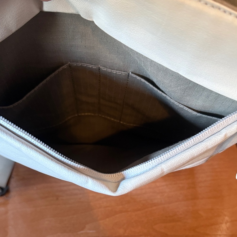 Incase Light Gray Laptop Messenger Bag - Picture 6 of 10
